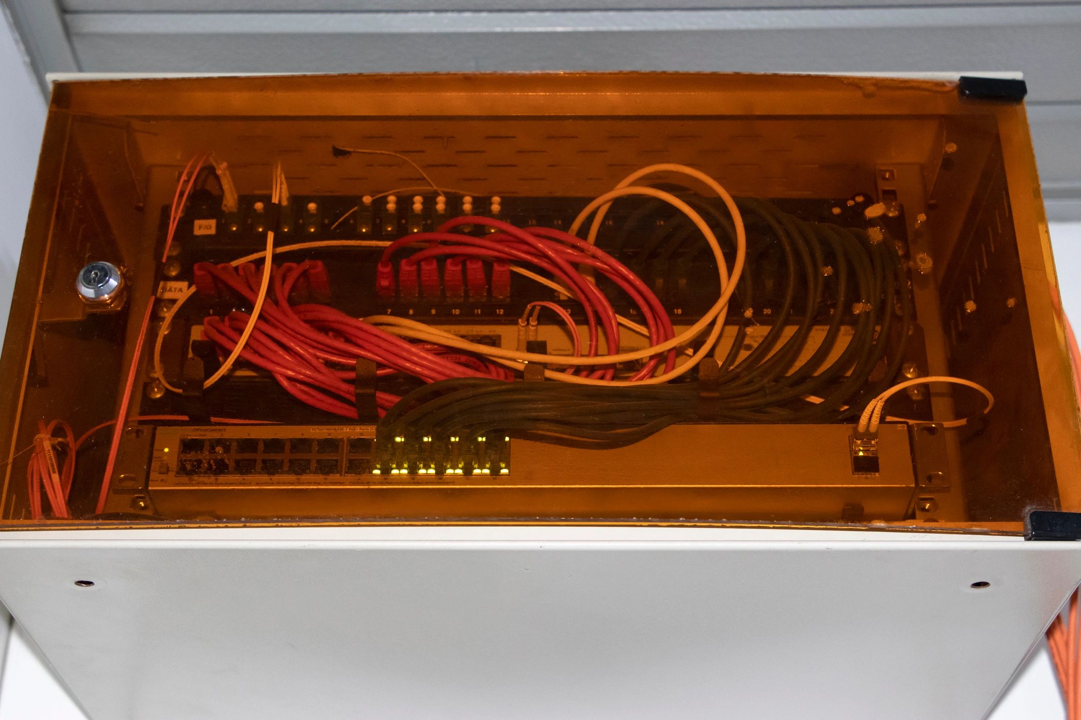 Data center infrastructure for dedicated lease line services